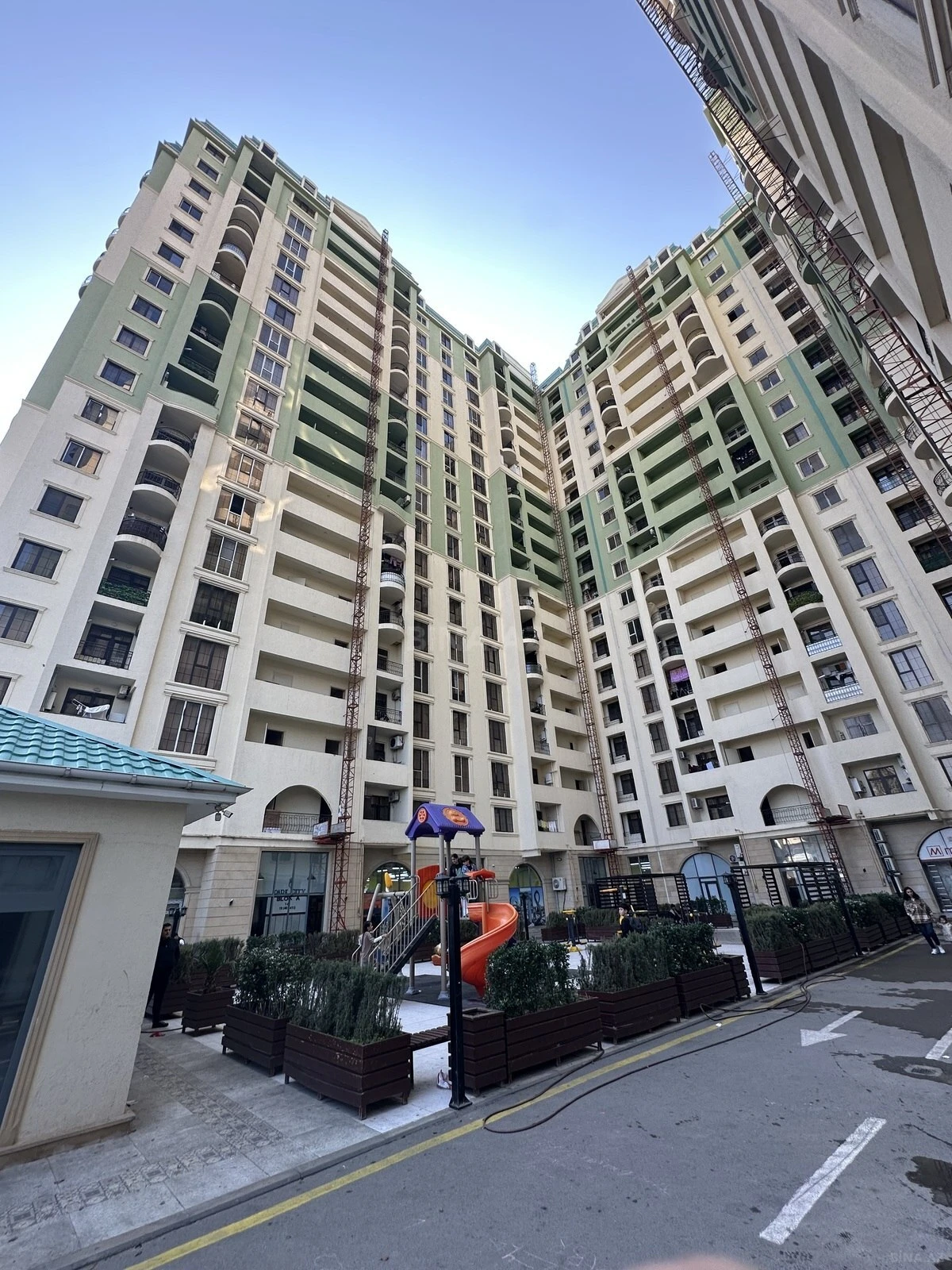 Satılır 3 otaqlı mənzil 67 m²