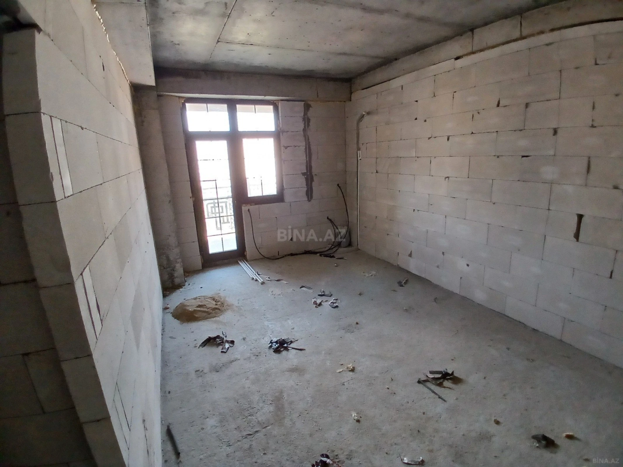 Satılır 2 otaqlı mənzil 92 m²