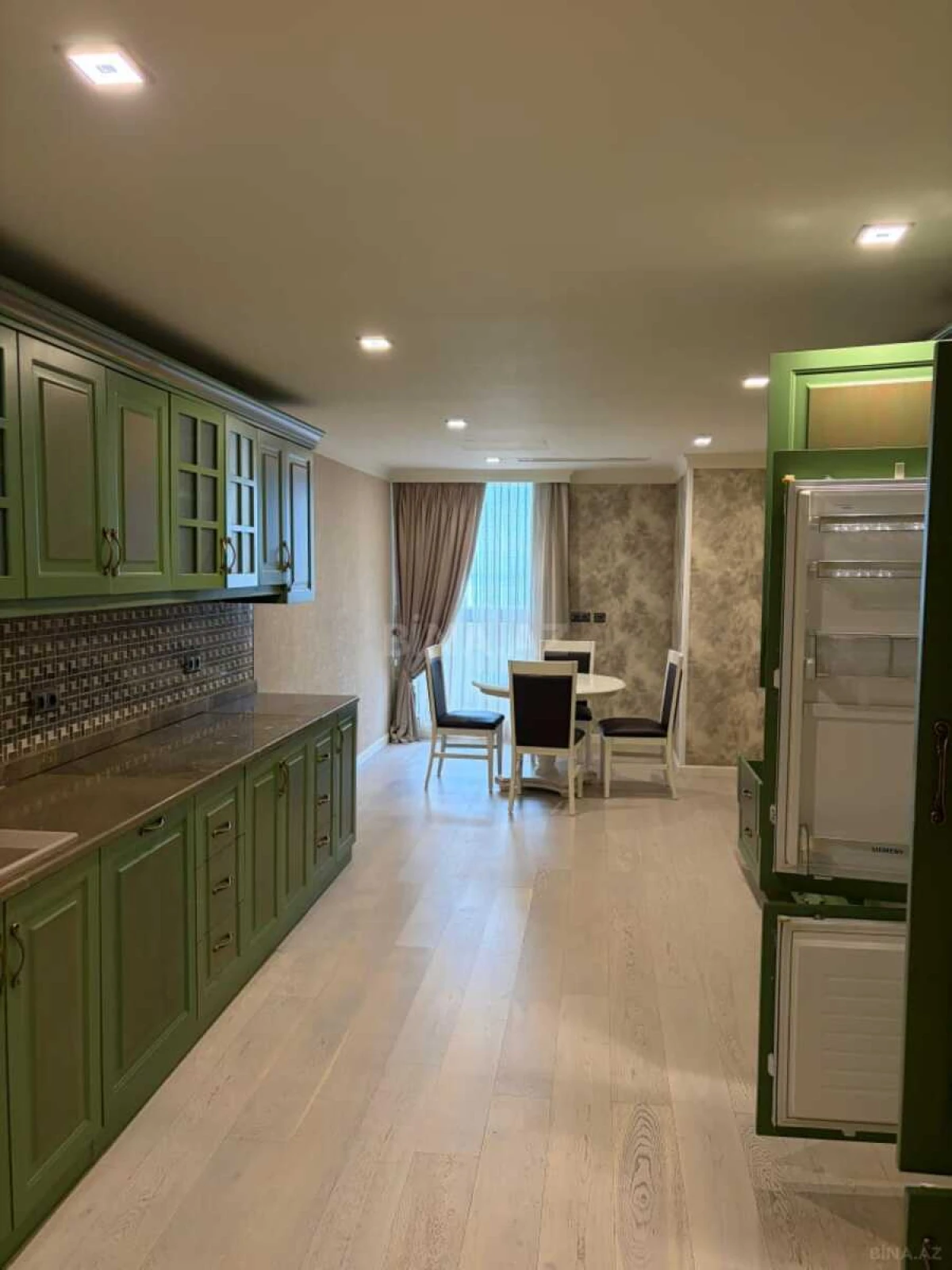 Kirayə verilir 6 otaqlı mənzil 410 m²