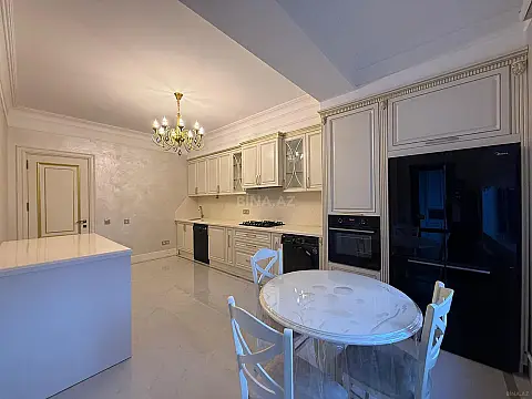 Satılır 3 otaqlı mənzil 120 m²