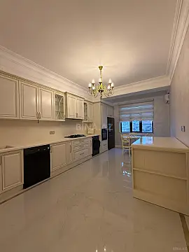 Satılır 3 otaqlı mənzil 120 m²