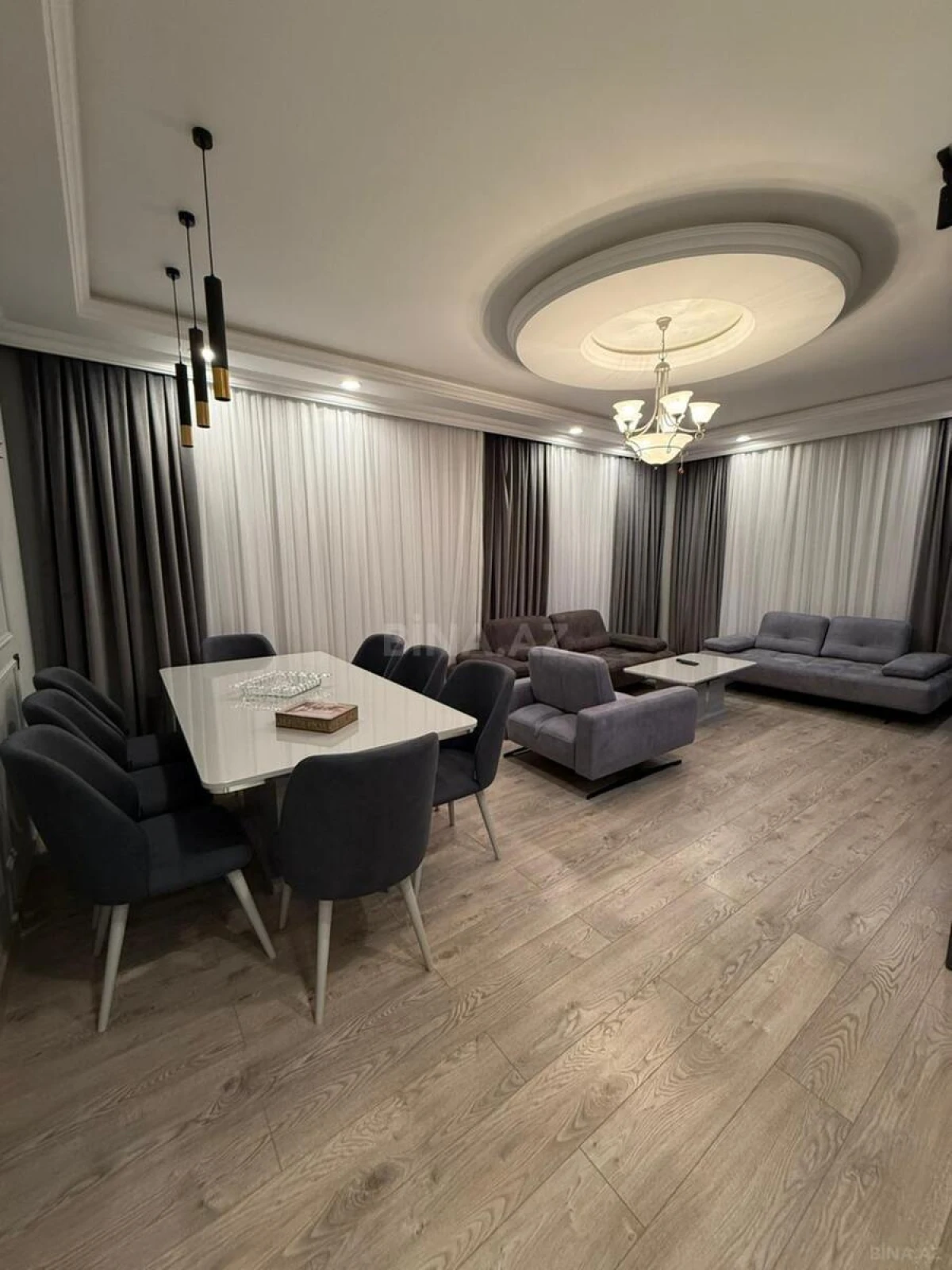 Satılır 4 otaqlı mənzil 180 m²