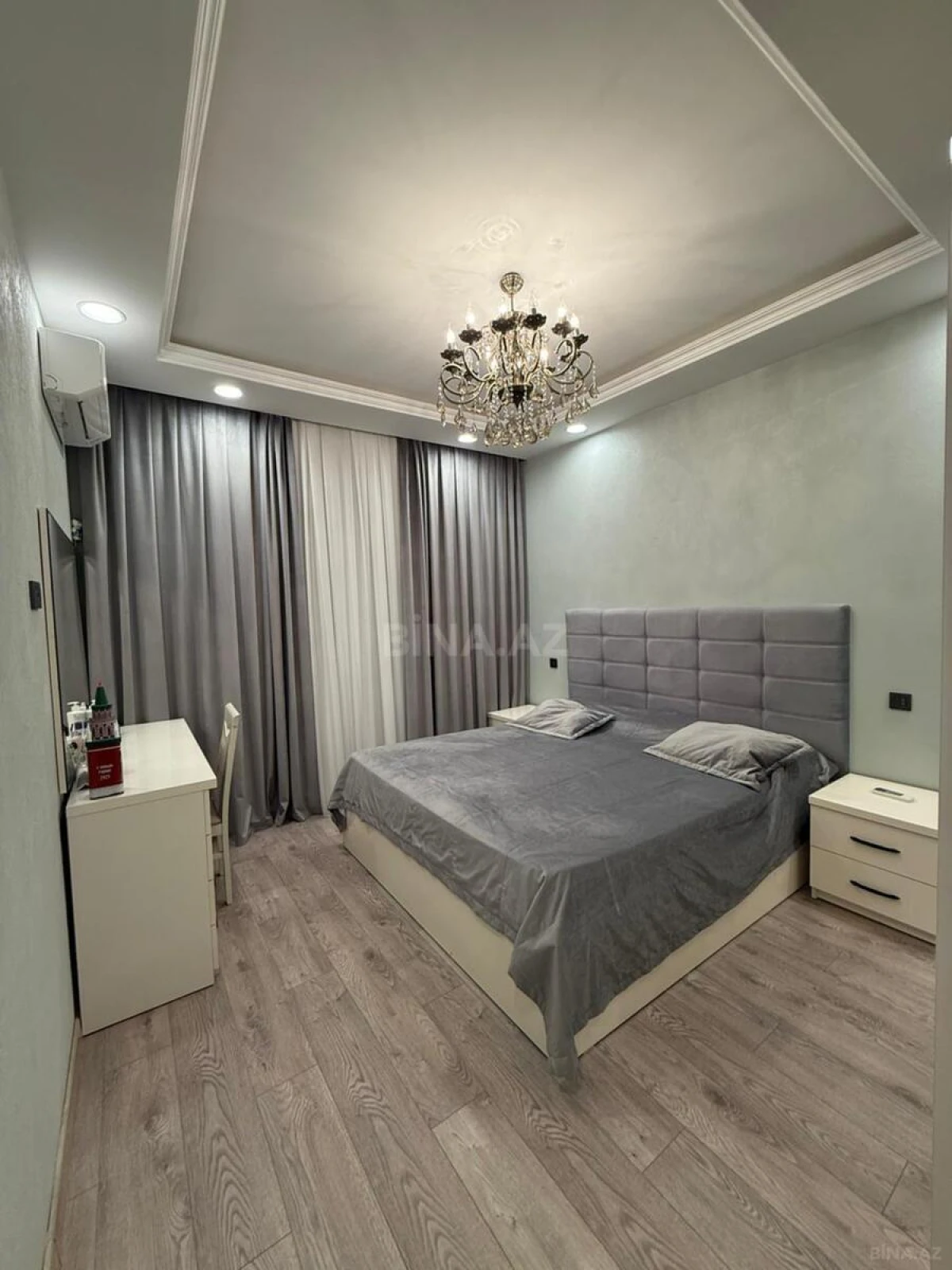 Satılır 4 otaqlı mənzil 180 m²
