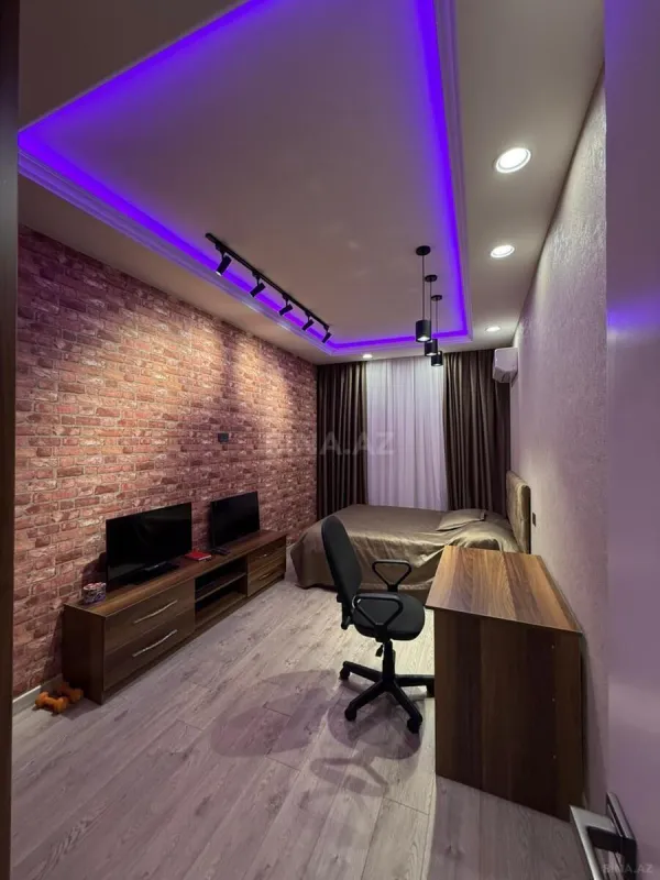 Satılır 4 otaqlı mənzil 180 m²