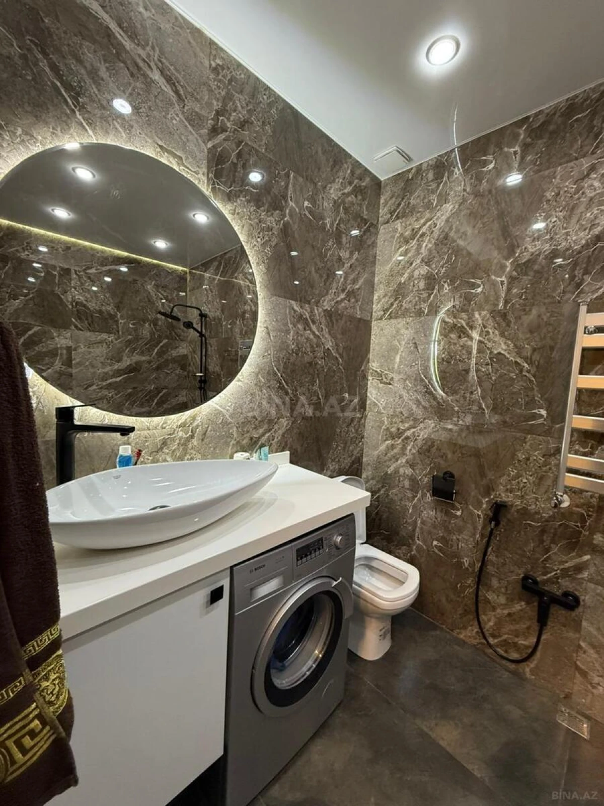 Satılır 4 otaqlı mənzil 180 m²