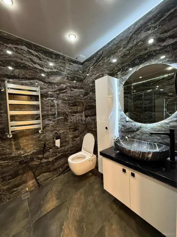 Satılır 4 otaqlı mənzil 180 m²