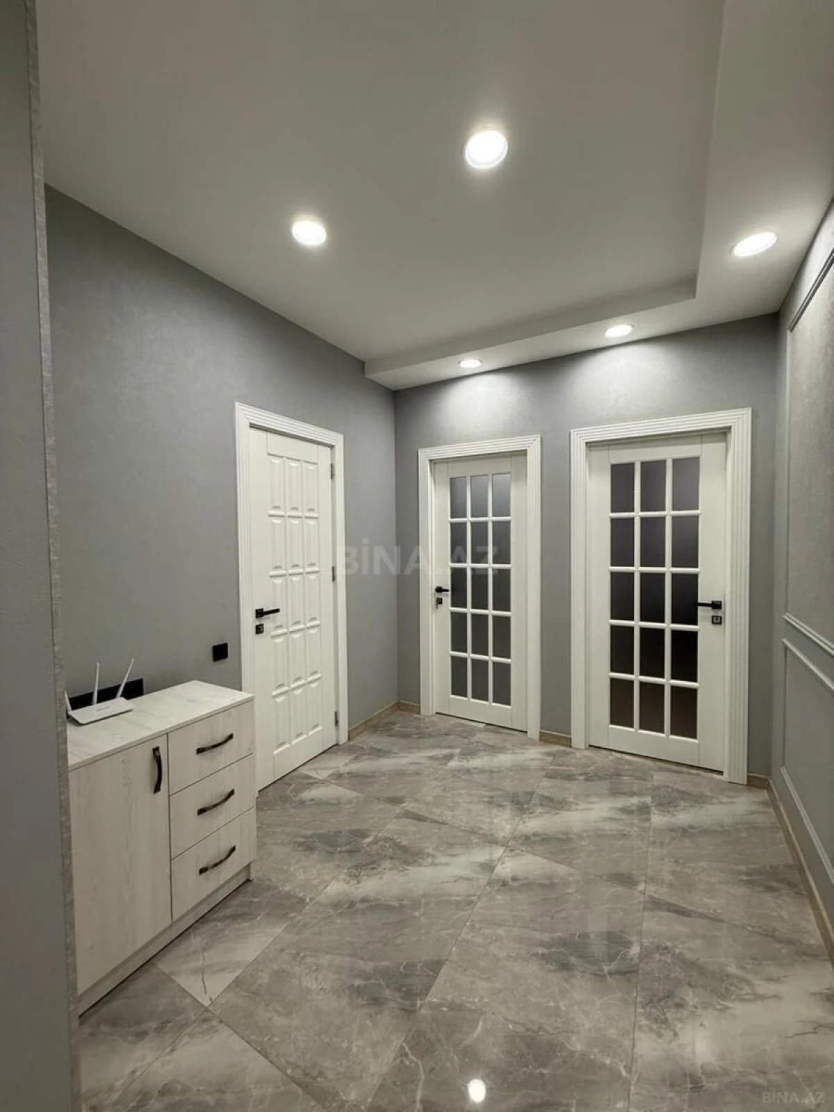 Satılır 4 otaqlı mənzil 180 m²