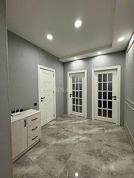 Satılır 4 otaqlı mənzil 180 m²