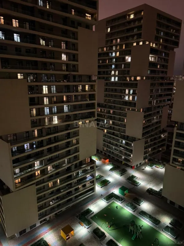 Satılır 4 otaqlı mənzil 180 m²