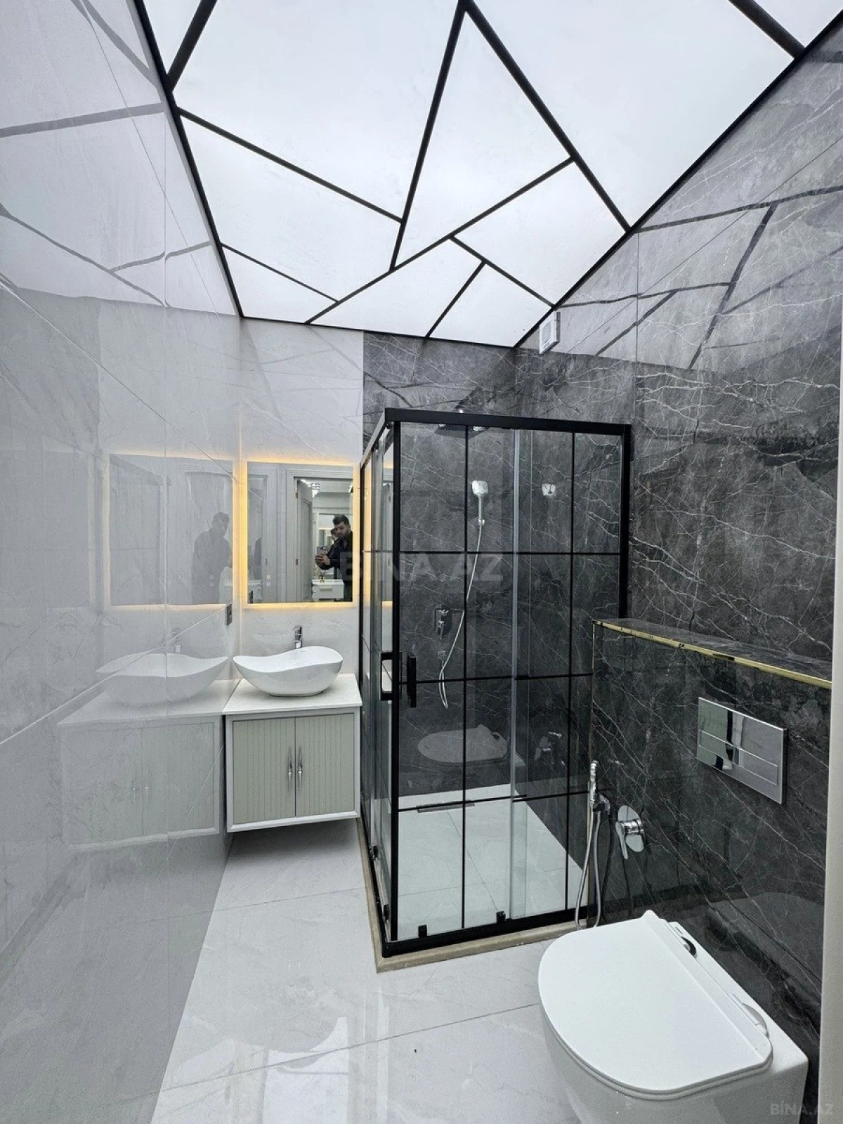 Satılır 3 otaqlı mənzil 138.8 m²