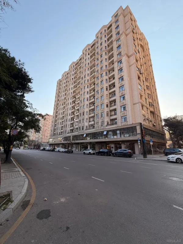 Satılır 3 otaqlı mənzil 138.8 m²