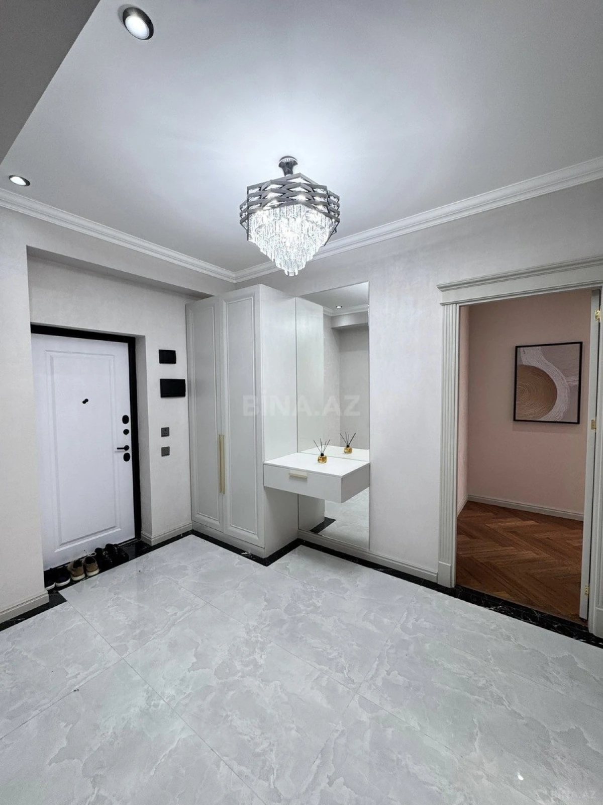 Satılır 3 otaqlı mənzil 138.8 m²