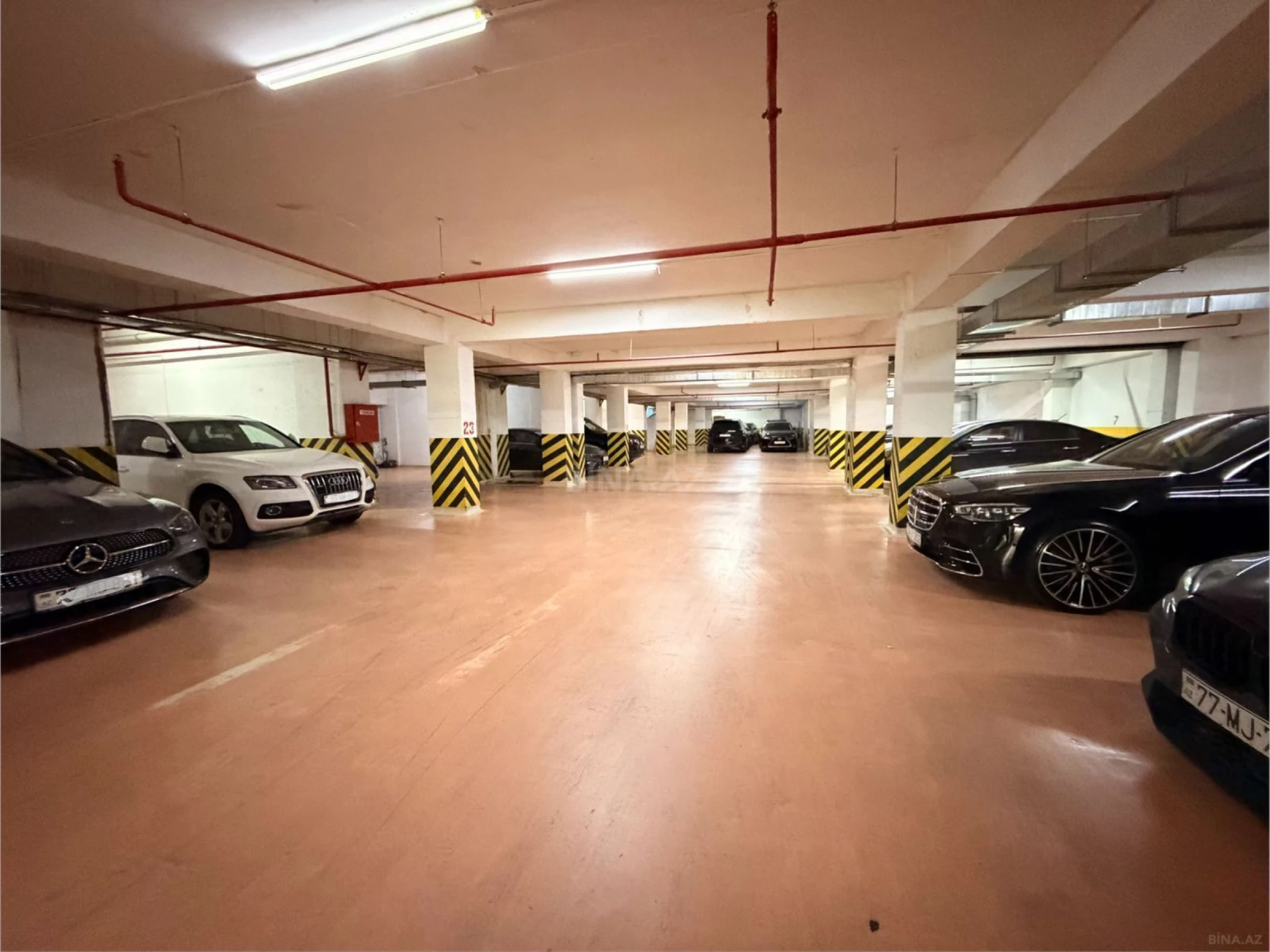 Satılır 3 otaqlı mənzil 138.8 m²