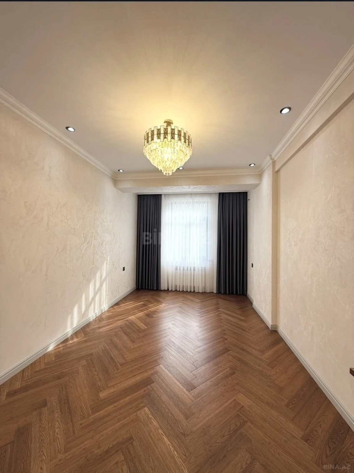 Satılır 3 otaqlı mənzil 138.8 m²