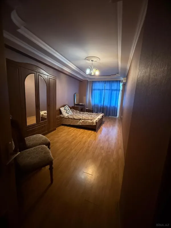 Satılır 3 otaqlı mənzil 170 m²