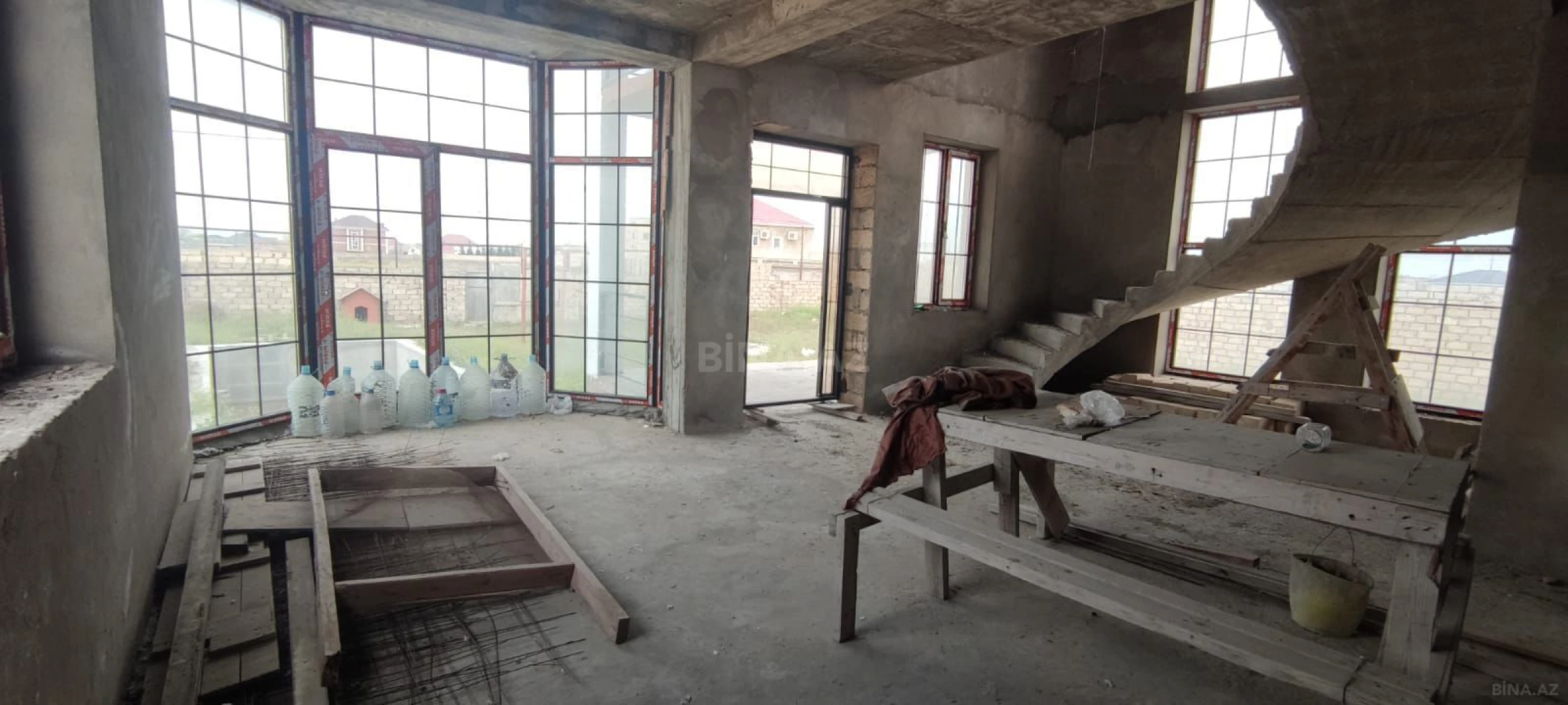 Satılır 6 otaqlı həyət evi 250 m²