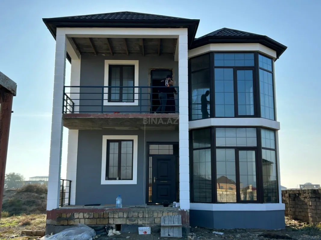 Satılır 6 otaqlı həyət evi 250 m²