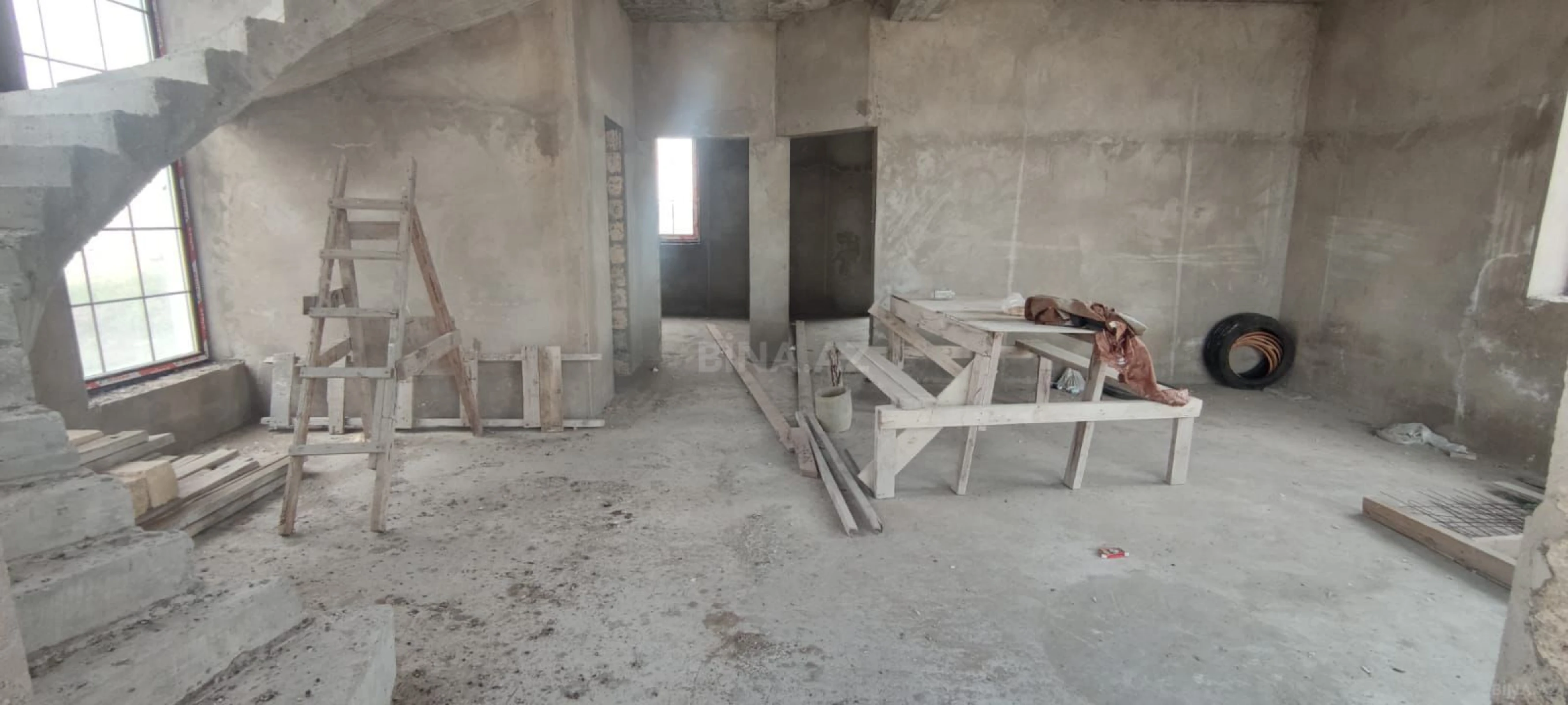 Satılır 6 otaqlı həyət evi 250 m²