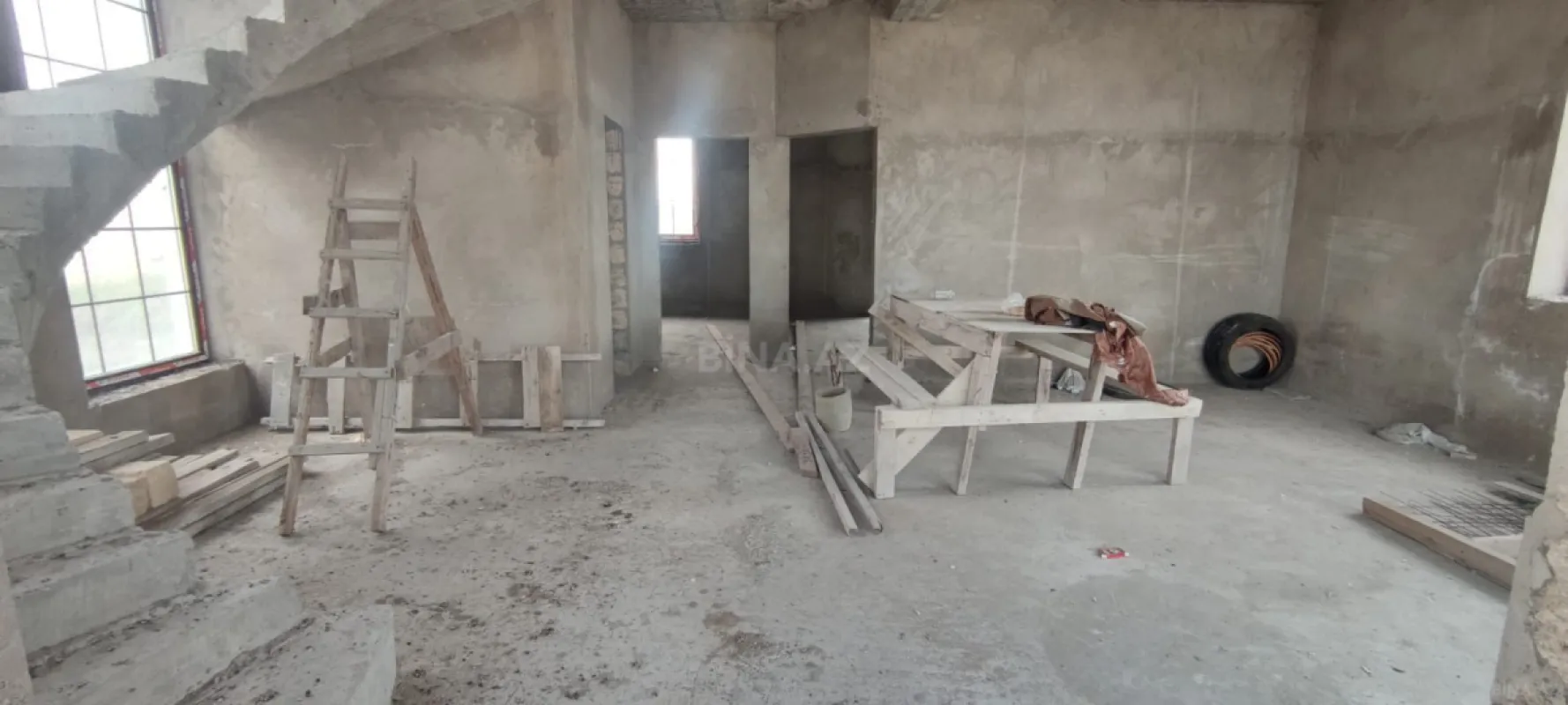 Satılır 6 otaqlı həyət evi 250 m²