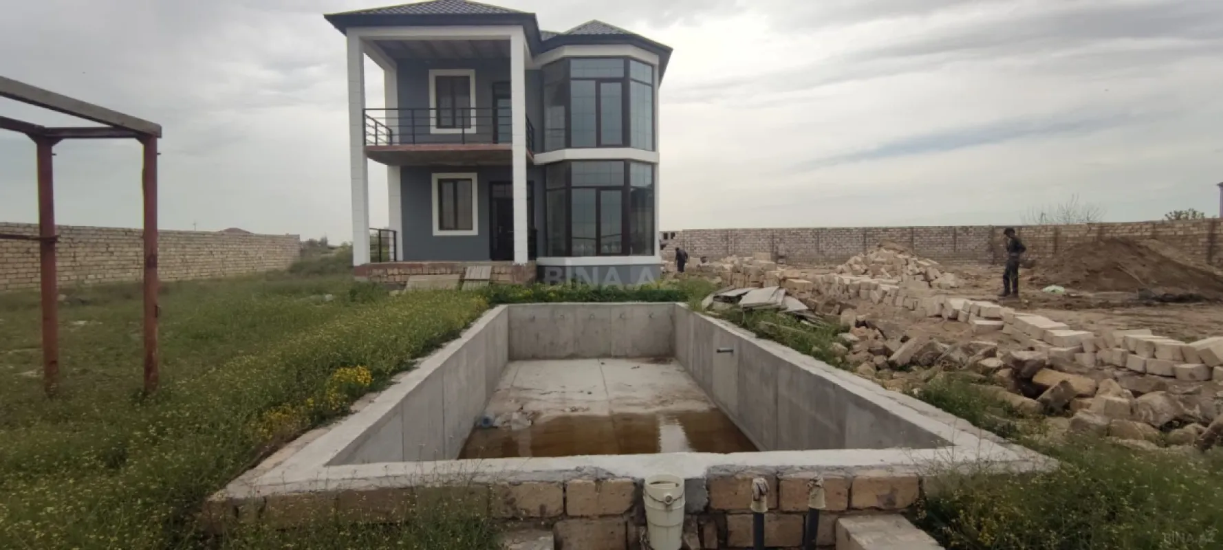 Satılır 6 otaqlı həyət evi 250 m²