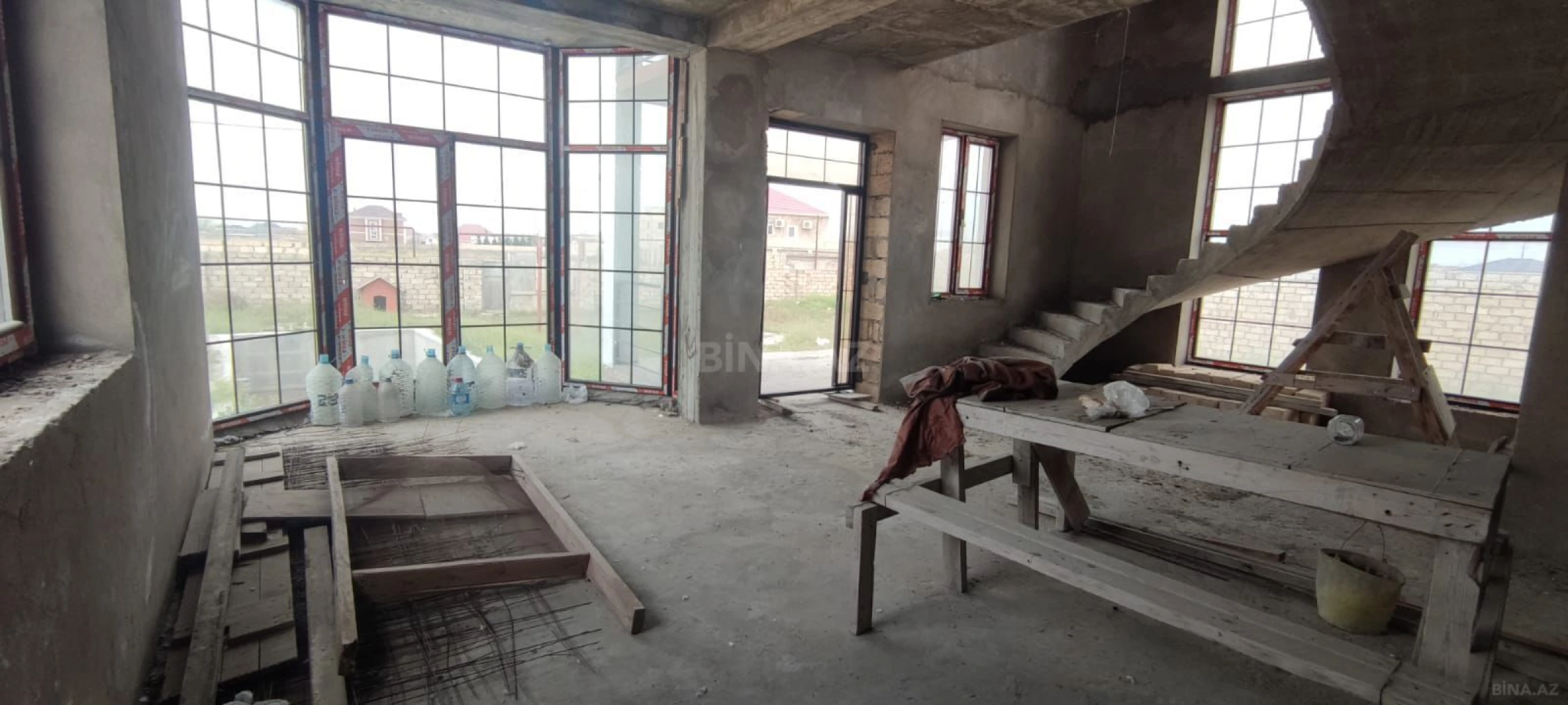 Satılır 6 otaqlı həyət evi 250 m²