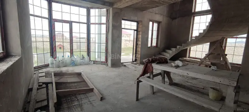Satılır 6 otaqlı həyət evi 250 m²