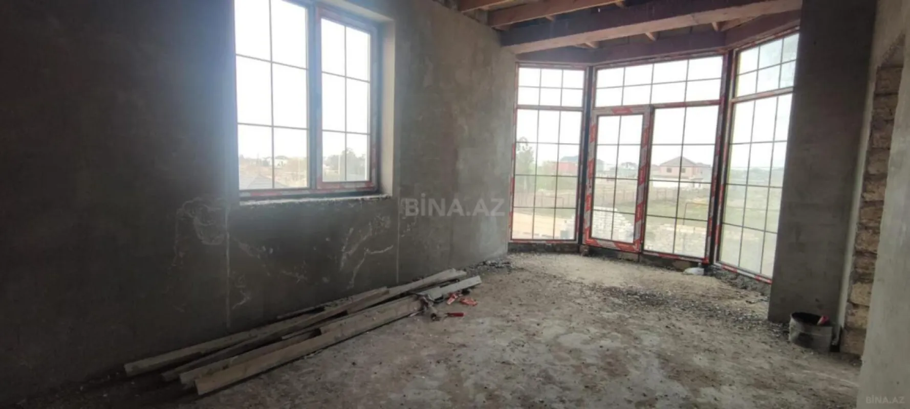 Satılır 6 otaqlı həyət evi 250 m²