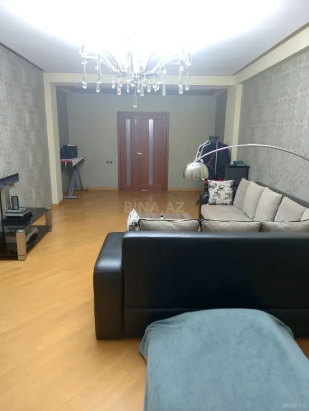Satılır 3 otaqlı mənzil 125 m²