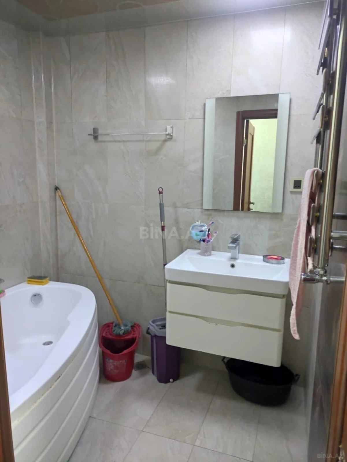 Satılır 3 otaqlı mənzil 125 m²