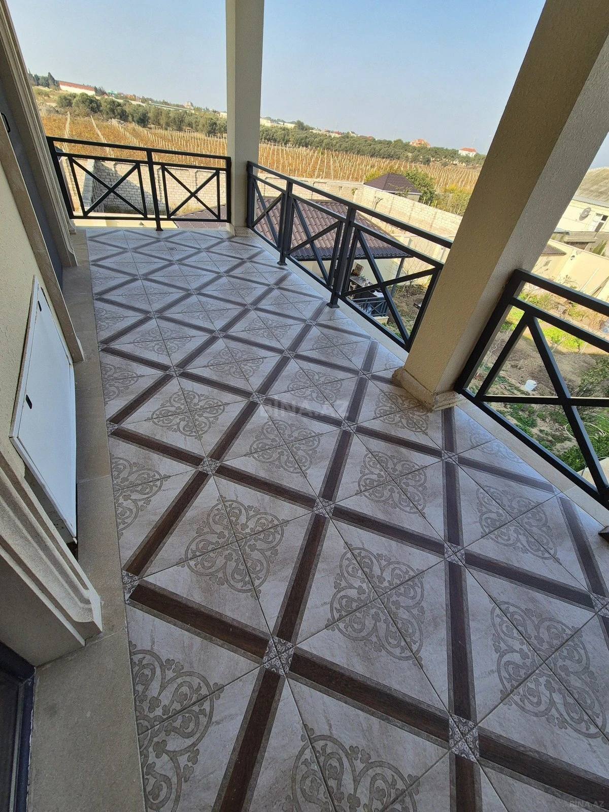 Satılır 6 otaqlı həyət evi 360 m²