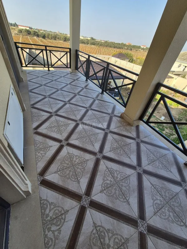 Satılır 6 otaqlı həyət evi 360 m²