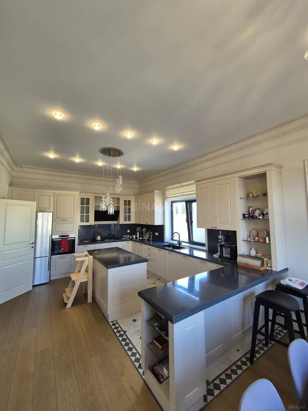 Satılır 6 otaqlı həyət evi 360 m²
