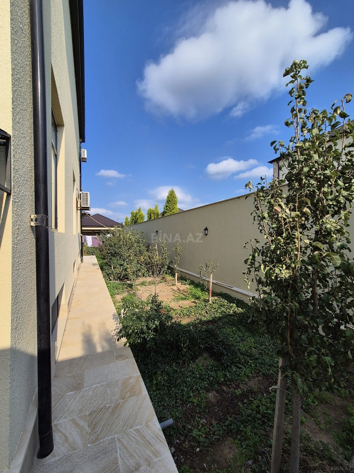 Satılır 6 otaqlı həyət evi 360 m²