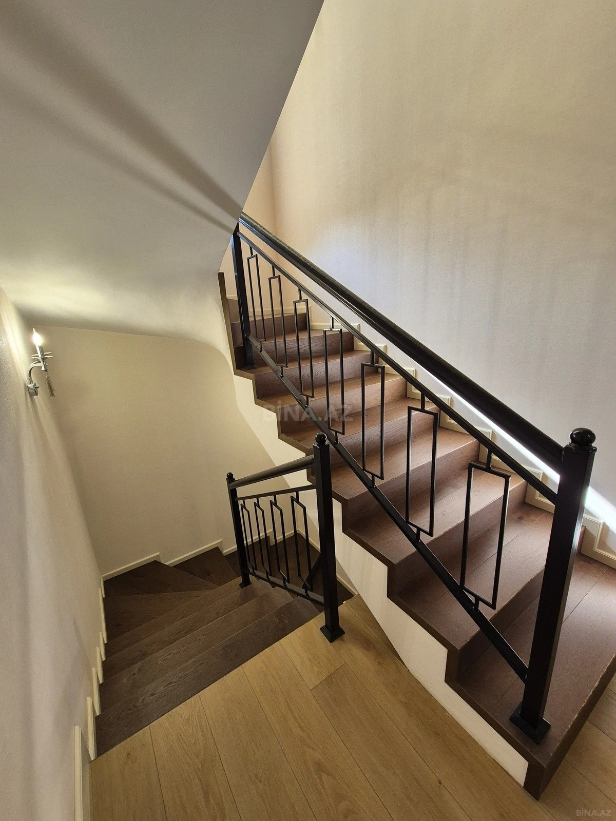 Satılır 6 otaqlı həyət evi 360 m²