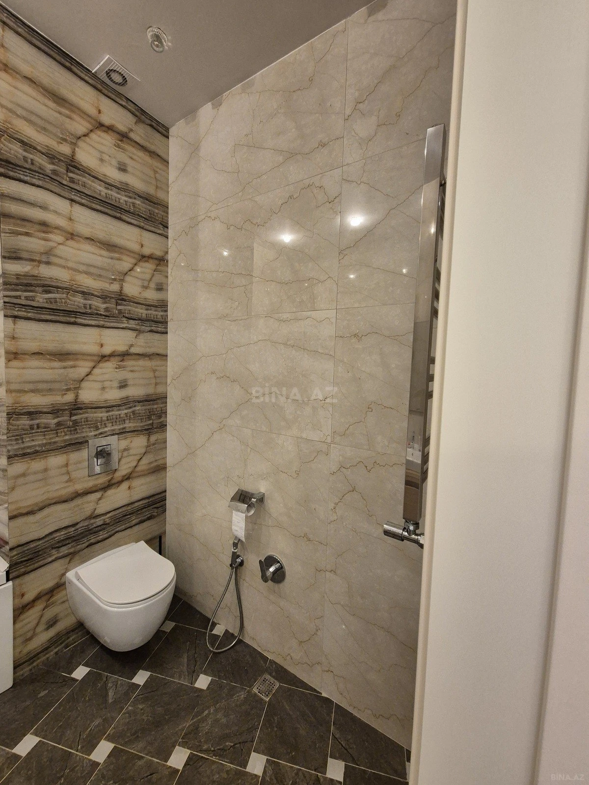 Satılır 6 otaqlı həyət evi 360 m²