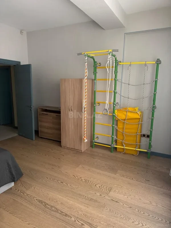 Kirayə verilir 3 otaqlı mənzil 140 m²
