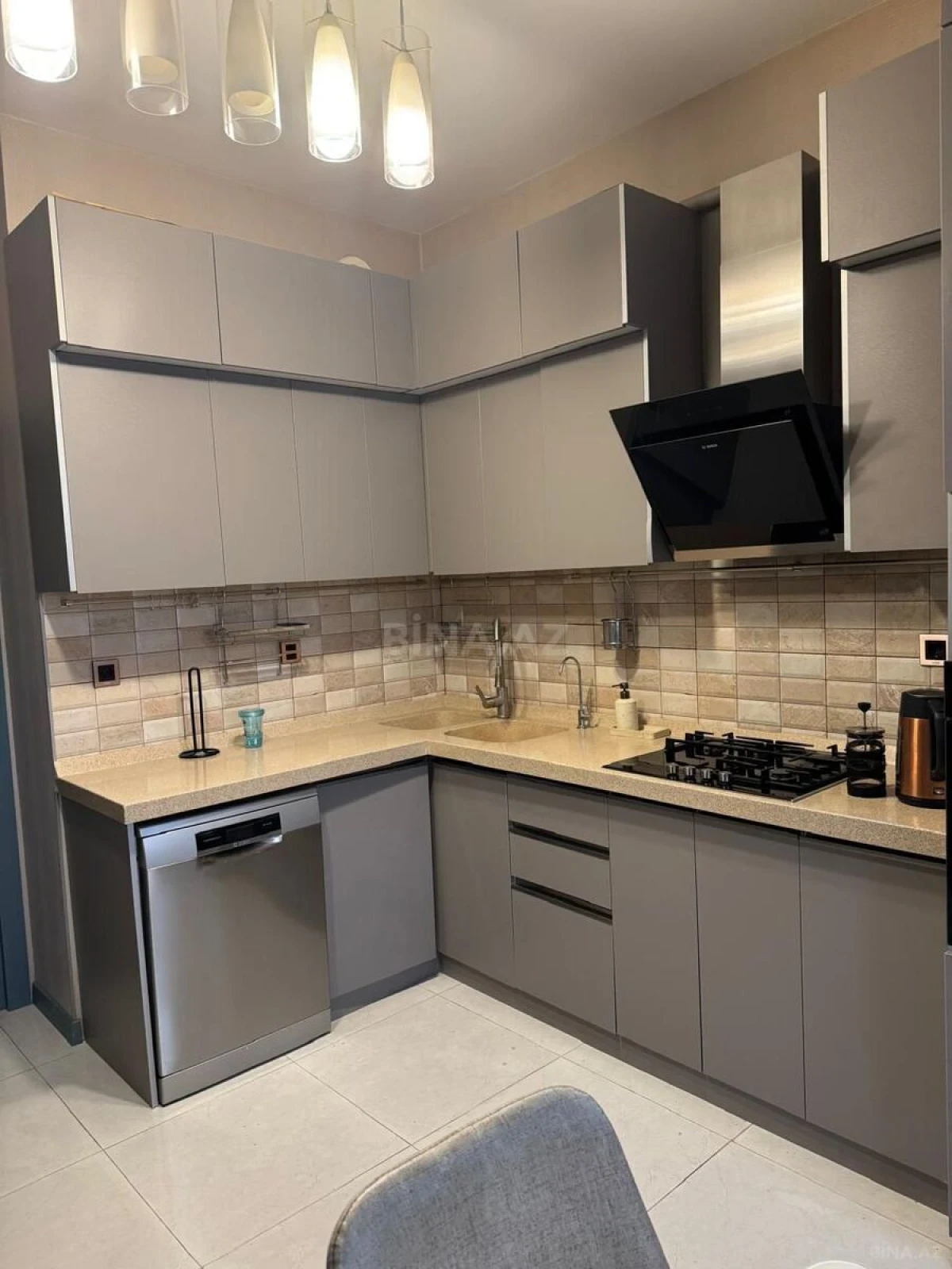 Kirayə verilir 3 otaqlı mənzil 140 m²