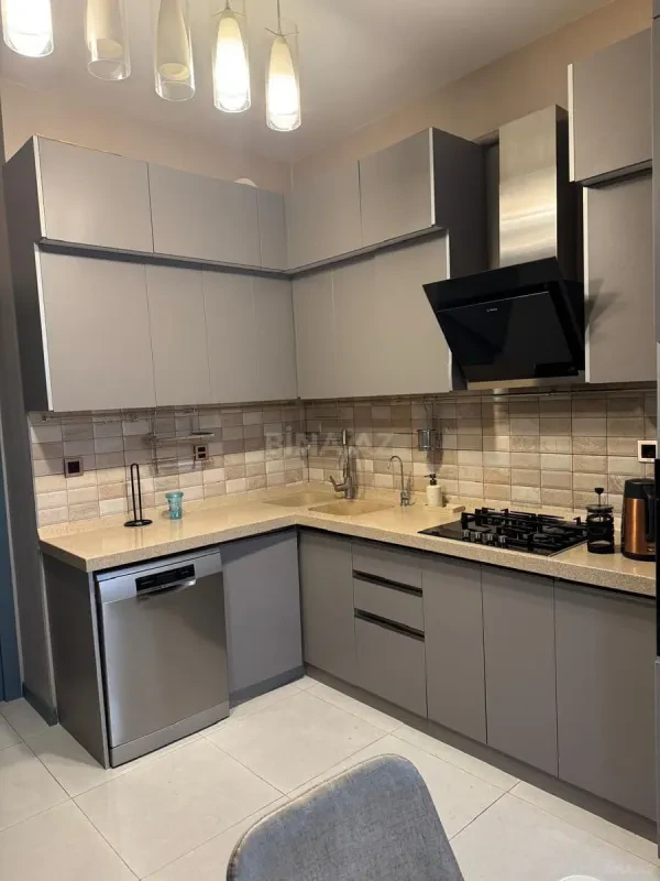 Kirayə verilir 3 otaqlı mənzil 140 m²