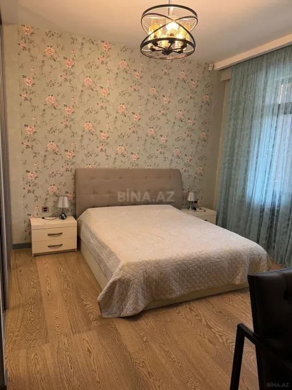 Kirayə verilir 3 otaqlı mənzil 140 m²