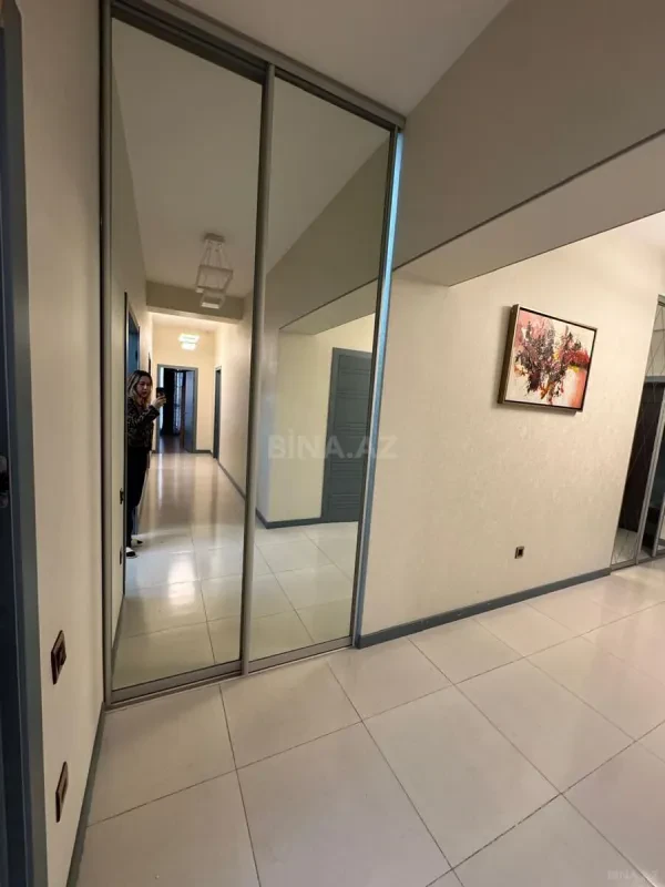 Kirayə verilir 3 otaqlı mənzil 140 m²