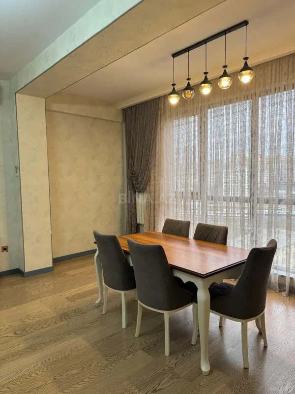 Kirayə verilir 3 otaqlı mənzil 140 m²