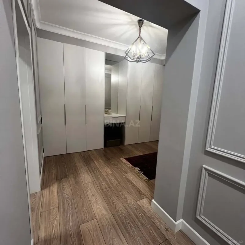 Kirayə verilir 4 otaqlı mənzil 180 m²