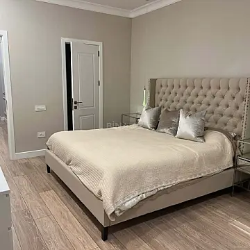 Kirayə verilir 4 otaqlı mənzil 180 m²