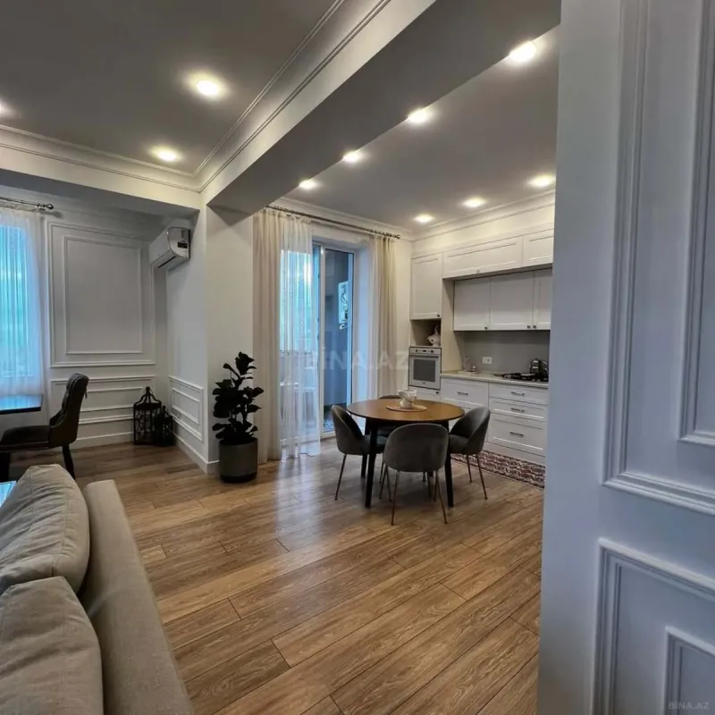 Kirayə verilir 4 otaqlı mənzil 180 m²