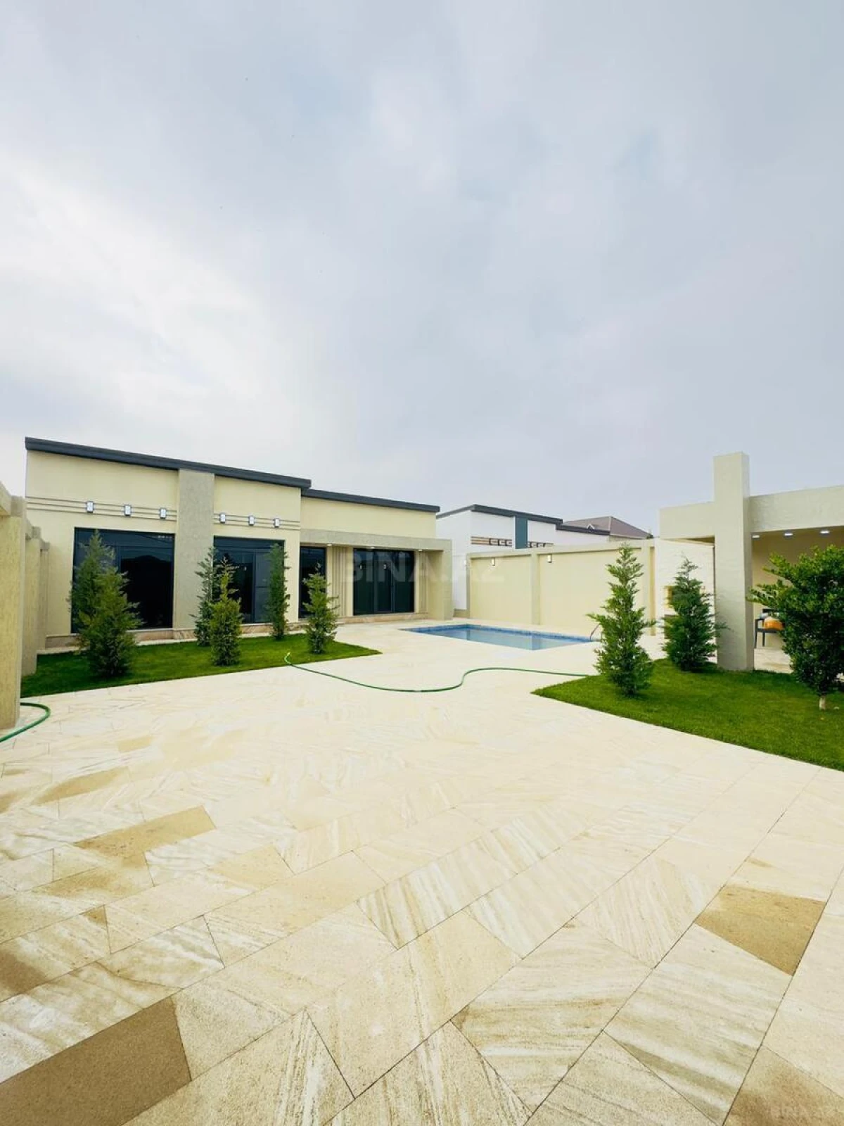 Satılır 4 otaqlı həyət evi 160 m²