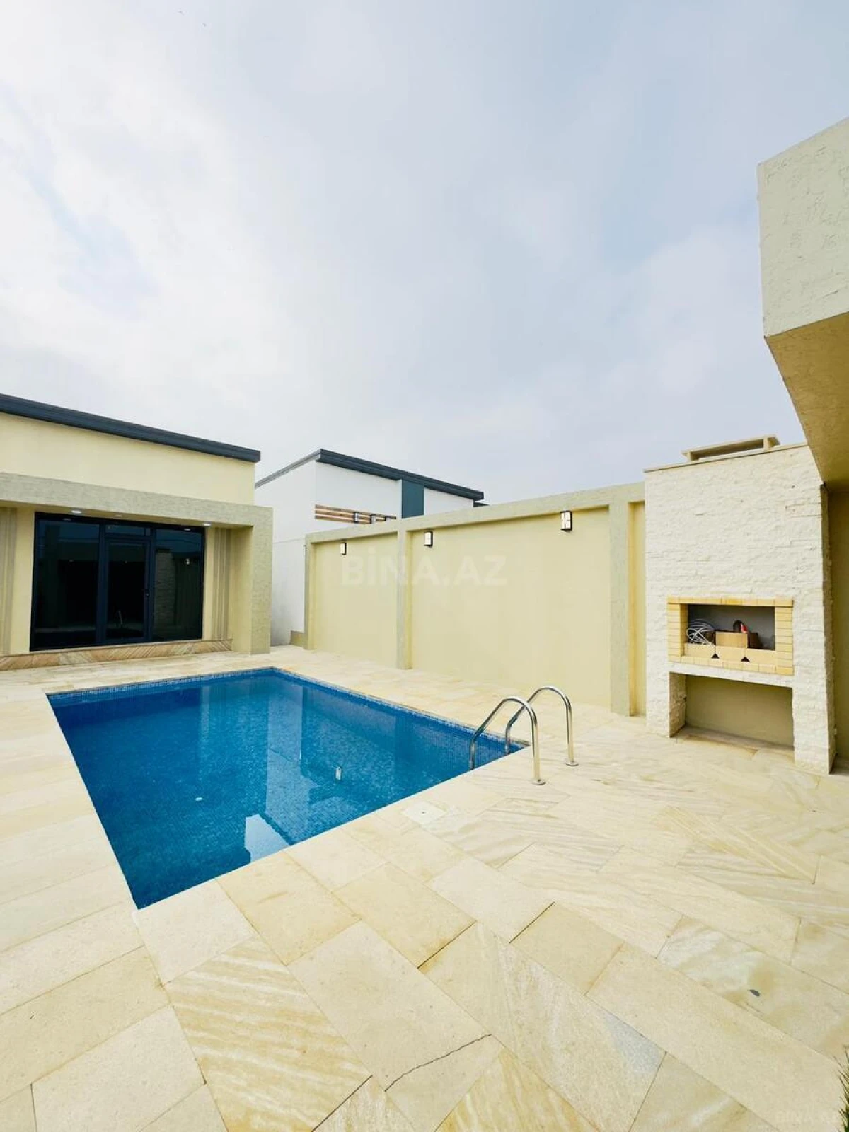 Satılır 4 otaqlı həyət evi 160 m²