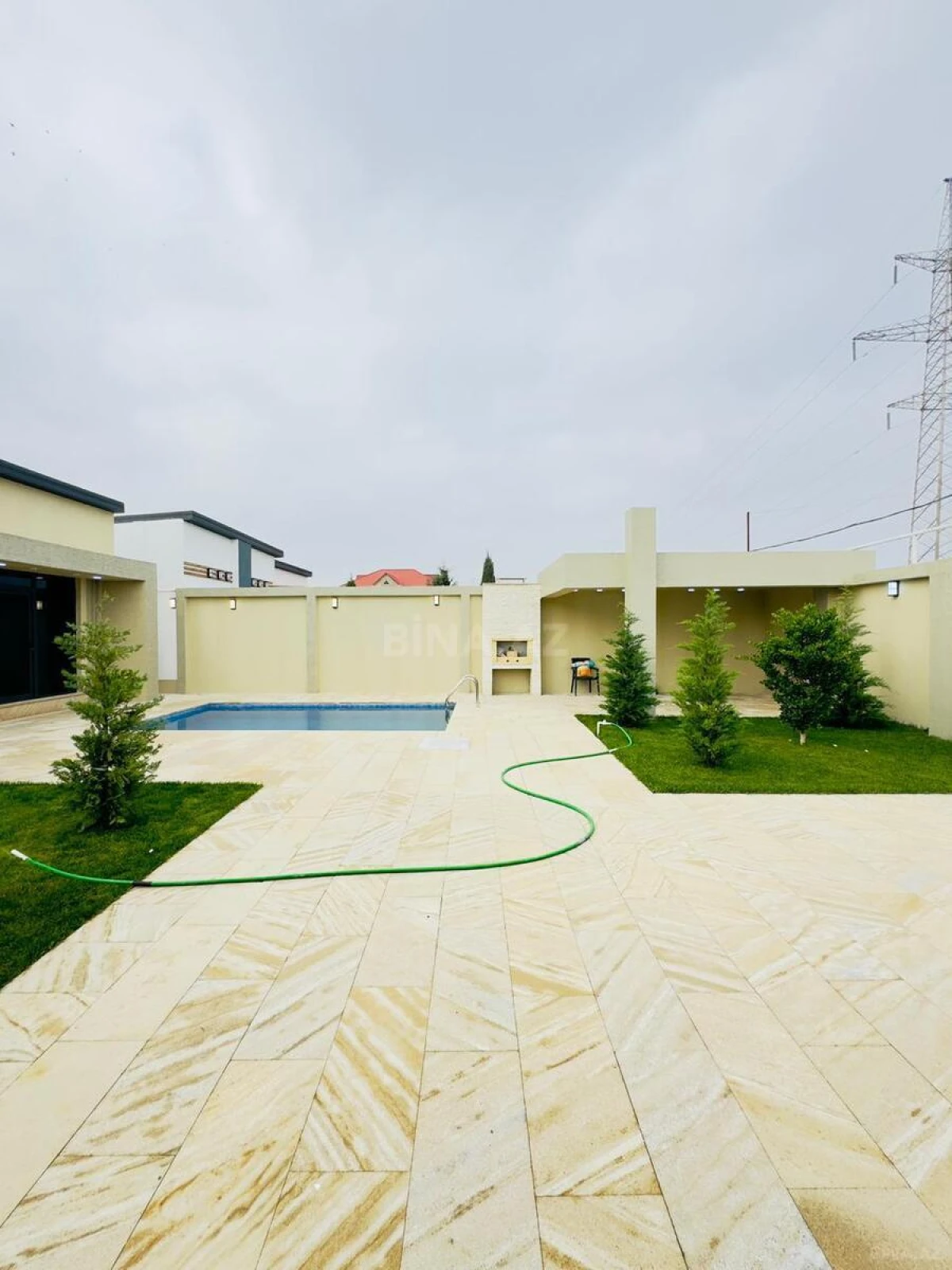 Satılır 4 otaqlı həyət evi 160 m²