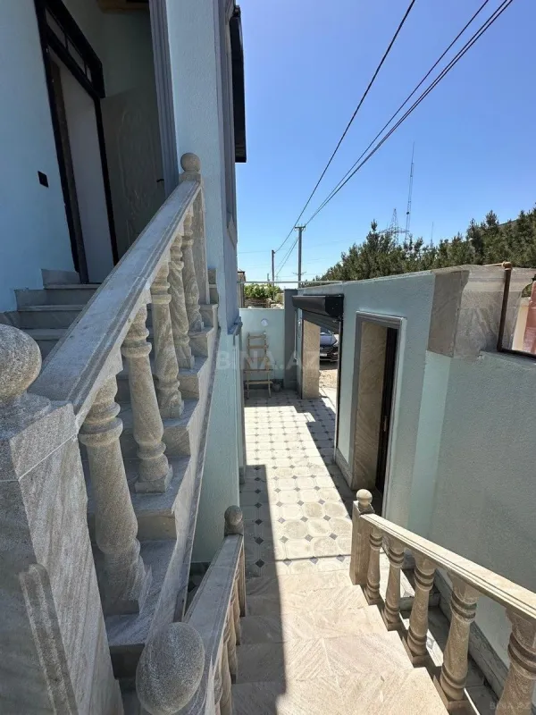 Satılır 3 otaqlı həyət evi 180 m²