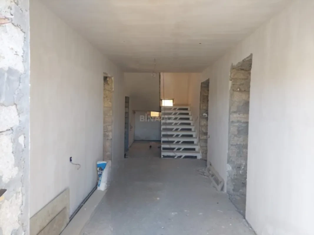 Satılır 7 otaqlı həyət evi 240 m²