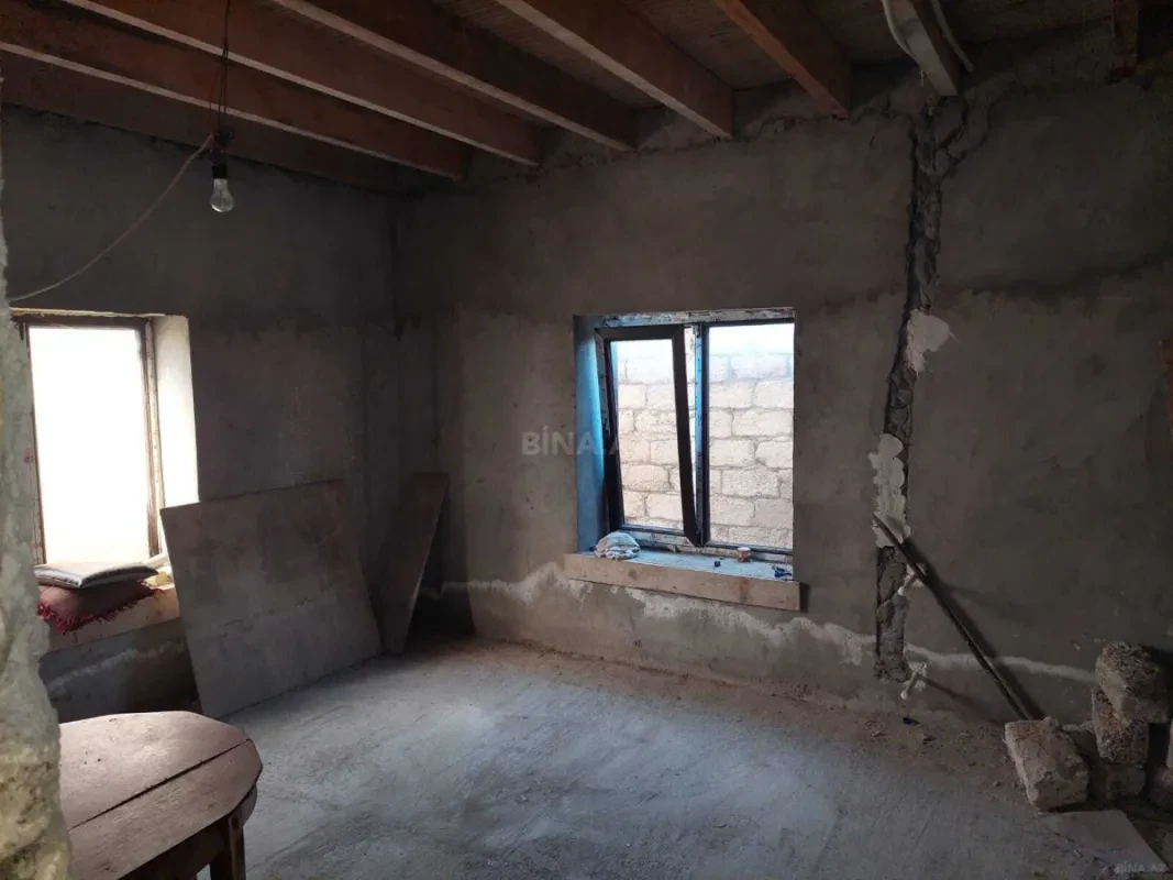 Satılır 7 otaqlı həyət evi 240 m²